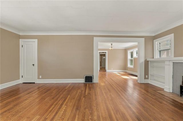 5817 Oak Street, Kansas City, MO 64113