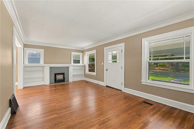 5817 Oak Street, Kansas City, MO 64113