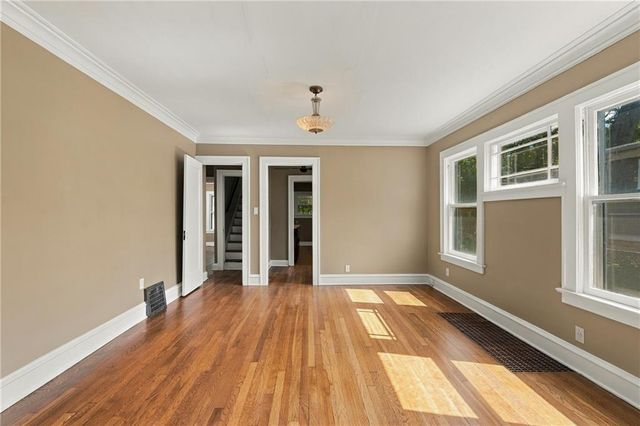 5817 Oak Street, Kansas City, MO 64113