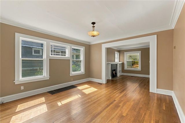 5817 Oak Street, Kansas City, MO 64113