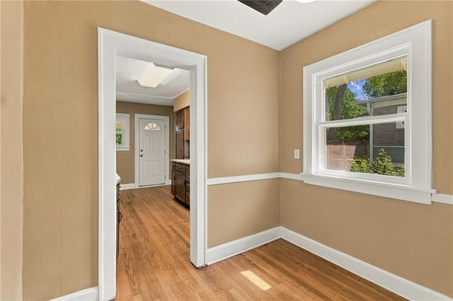 5817 Oak Street, Kansas City, MO 64113