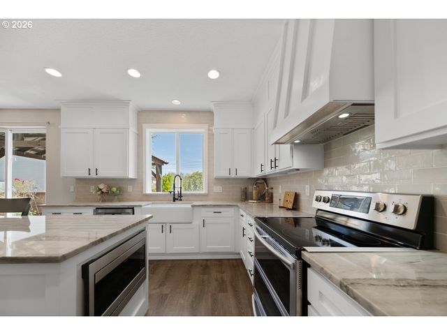 20152 CHANTICLEER Pl, Oregon City, OR 97045