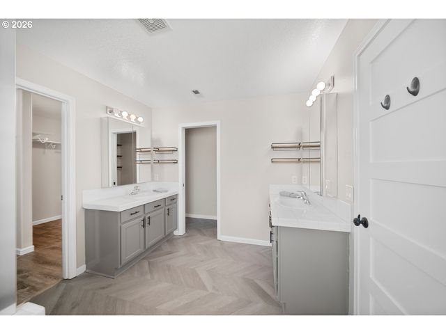 20152 CHANTICLEER Pl, Oregon City, OR 97045