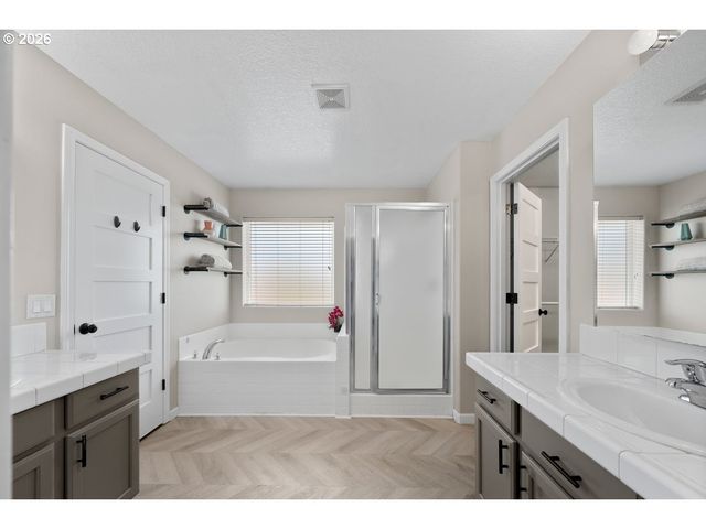 20152 CHANTICLEER Pl, Oregon City, OR 97045