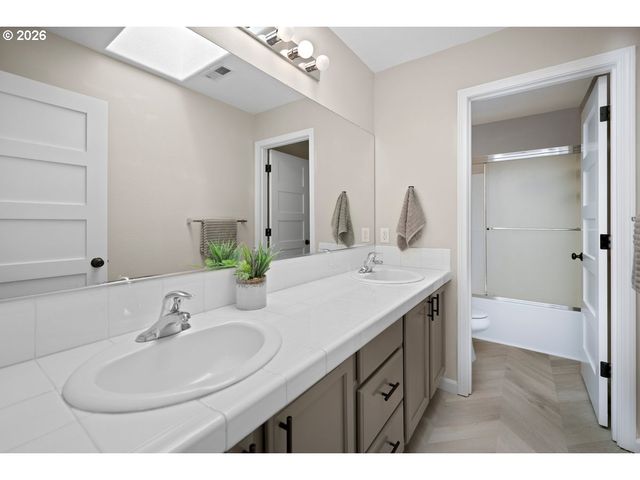 20152 CHANTICLEER Pl, Oregon City, OR 97045