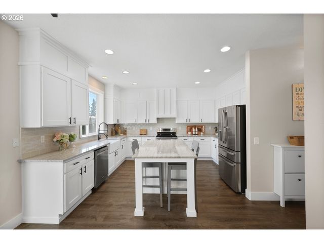 20152 CHANTICLEER Pl, Oregon City, OR 97045