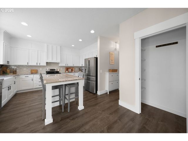 20152 CHANTICLEER Pl, Oregon City, OR 97045