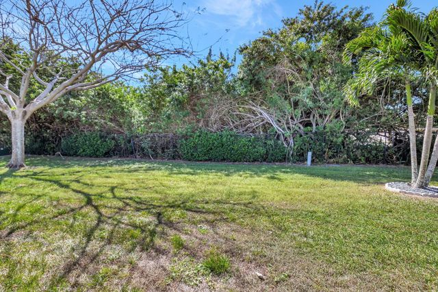 170 High Point Terrace E Apt B, Delray Beach, FL 33445