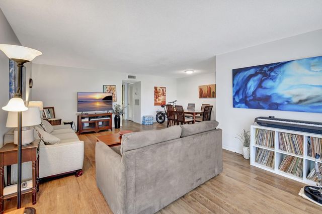 170 High Point Terrace E Apt B, Delray Beach, FL 33445