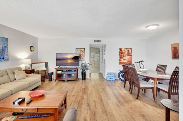 170 High Point Terrace E Apt B, Delray Beach, FL 33445