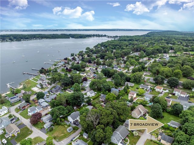 7 Broadview Avenue, Bristol, RI 02809