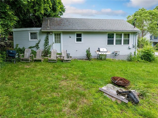 7 Broadview Avenue, Bristol, RI 02809