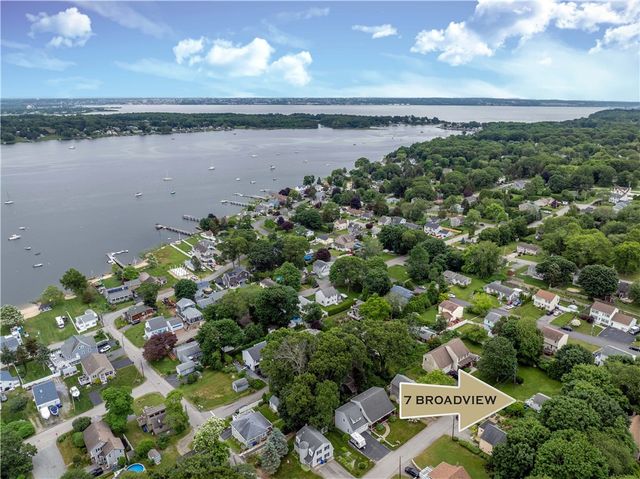 7 Broadview Avenue, Bristol, RI 02809
