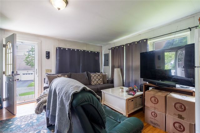 7 Broadview Avenue, Bristol, RI 02809