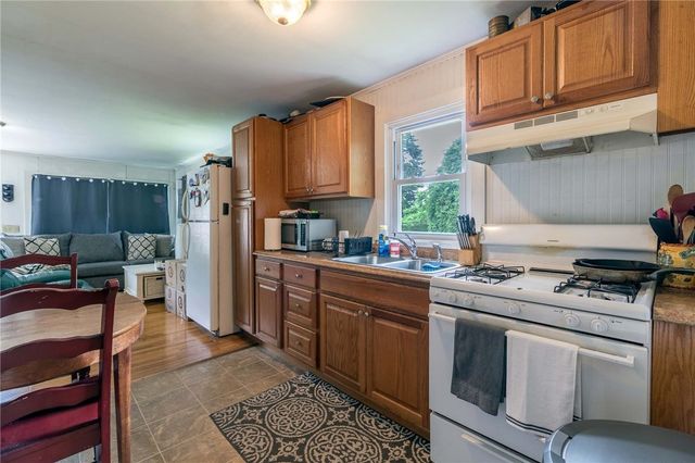 7 Broadview Avenue, Bristol, RI 02809