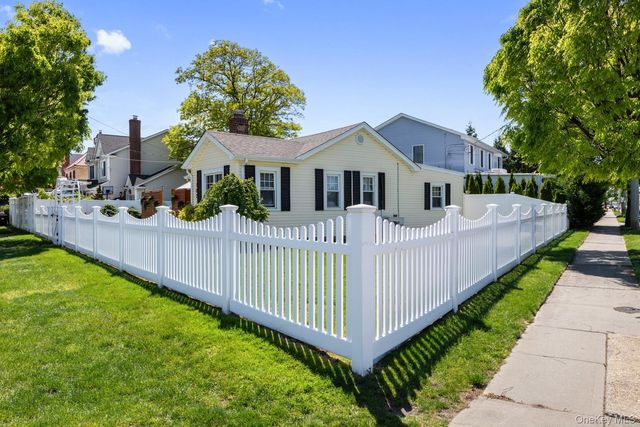 102 Garfield Place, Massapequa, NY 11758