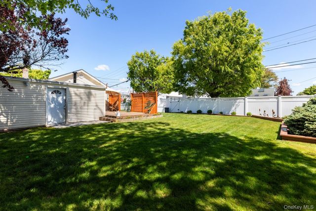102 Garfield Place, Massapequa, NY 11758