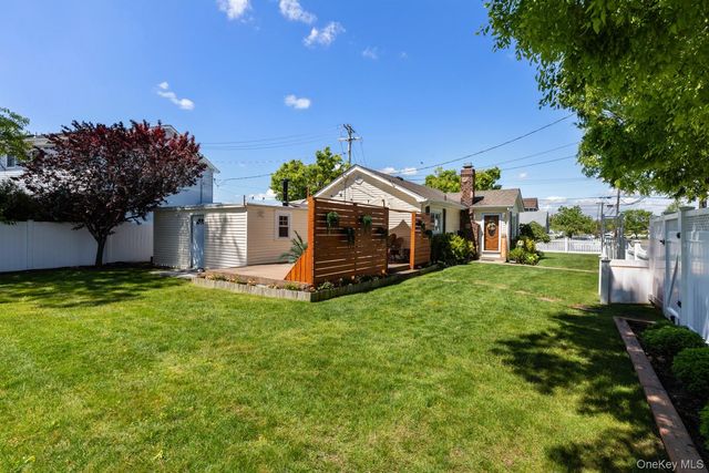 102 Garfield Place, Massapequa, NY 11758