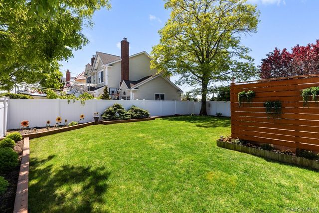 102 Garfield Place, Massapequa, NY 11758