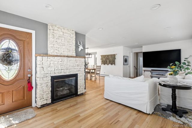 102 Garfield Place, Massapequa, NY 11758