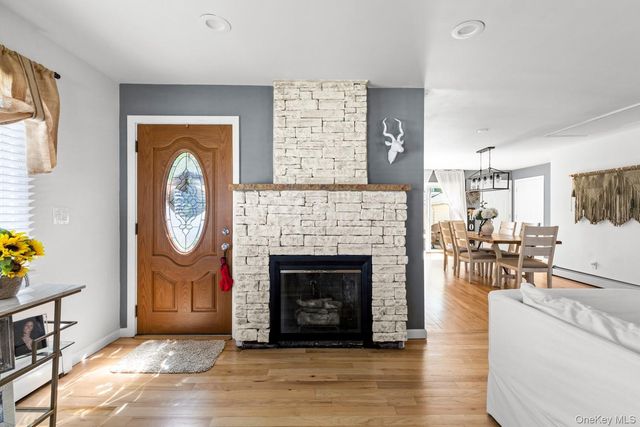 102 Garfield Place, Massapequa, NY 11758