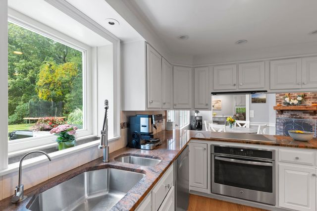 68 Stumpfield Road, Kensington, NH 03833