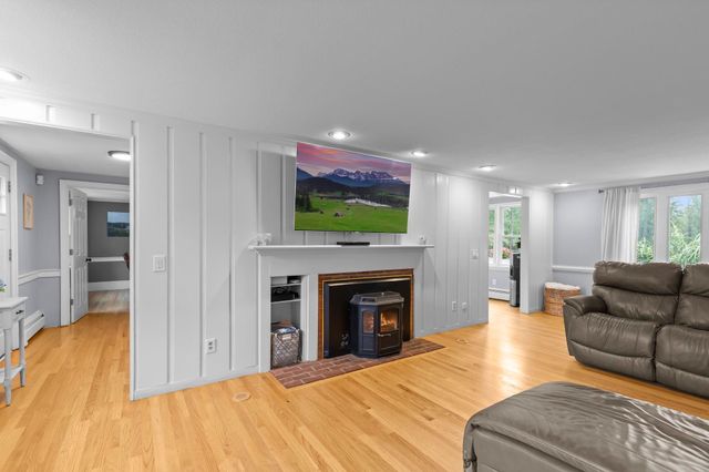 68 Stumpfield Road, Kensington, NH 03833