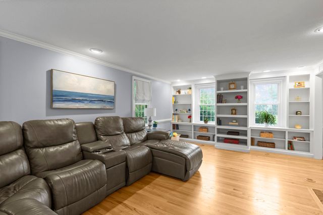 68 Stumpfield Road, Kensington, NH 03833