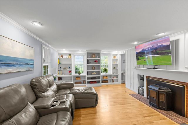 68 Stumpfield Road, Kensington, NH 03833
