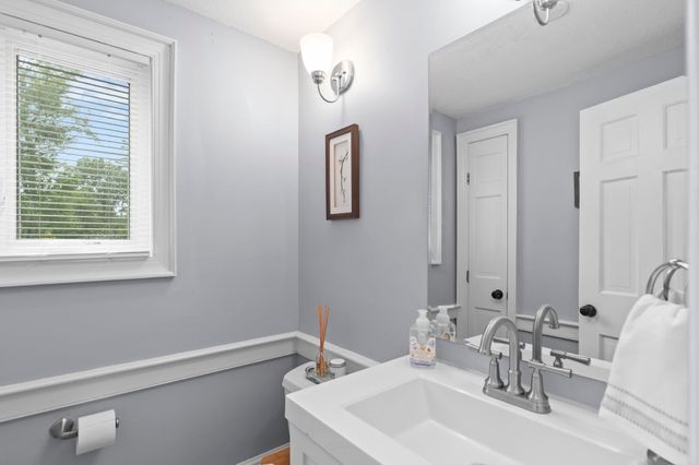 68 Stumpfield Road, Kensington, NH 03833