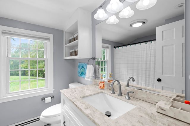 68 Stumpfield Road, Kensington, NH 03833