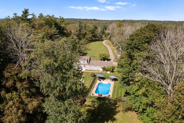 68 Stumpfield Road, Kensington, NH 03833