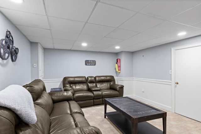 68 Stumpfield Road, Kensington, NH 03833