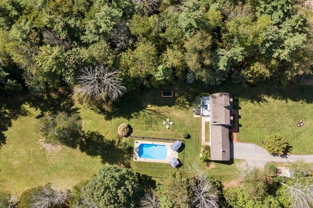 68 Stumpfield Road, Kensington, NH 03833