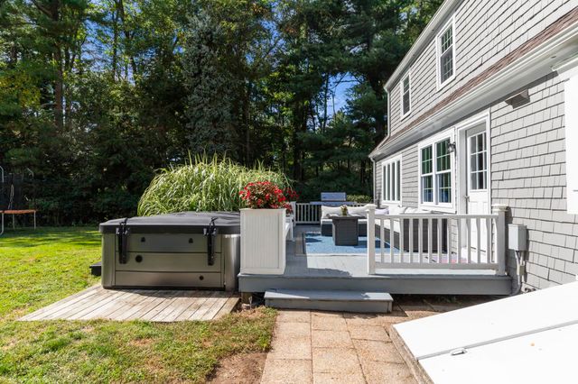 68 Stumpfield Road, Kensington, NH 03833