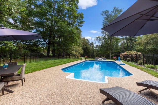 68 Stumpfield Road, Kensington, NH 03833