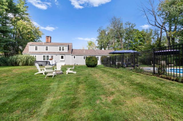 68 Stumpfield Road, Kensington, NH 03833