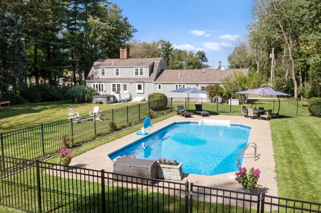 68 Stumpfield Road, Kensington, NH 03833