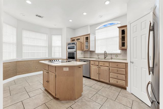 6064 BUFFRIDGE Trail, Dallas, TX 75252