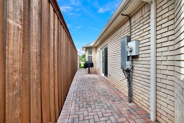 6064 BUFFRIDGE Trail, Dallas, TX 75252