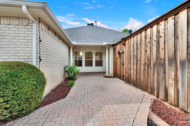 6064 BUFFRIDGE Trail, Dallas, TX 75252