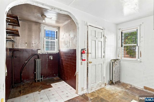 800 S 15th Street, Newark, NJ 07108