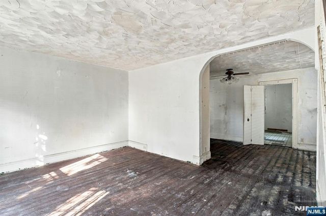 800 S 15th Street, Newark, NJ 07108