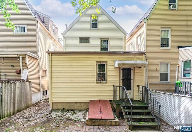 800 S 15th Street, Newark, NJ 07108