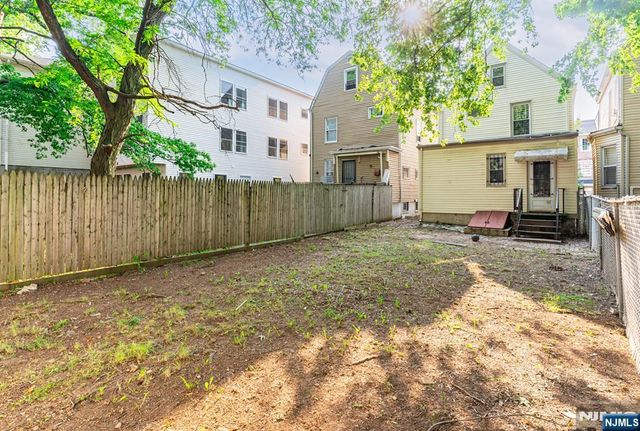 800 S 15th Street, Newark, NJ 07108