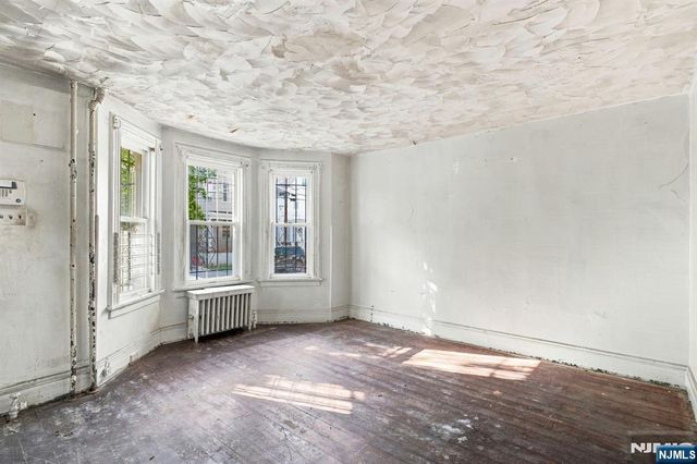 800 S 15th Street, Newark, NJ 07108