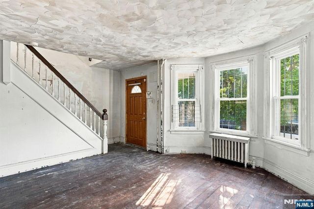 800 S 15th Street, Newark, NJ 07108