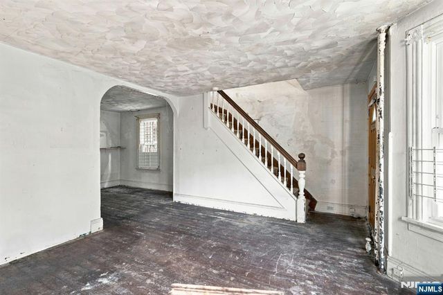 800 S 15th Street, Newark, NJ 07108