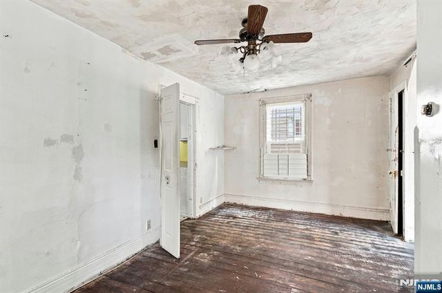 800 S 15th Street, Newark, NJ 07108