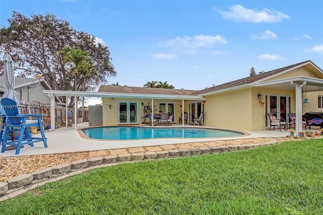 2694 SW 14th Dr, Deerfield Beach, FL 33442